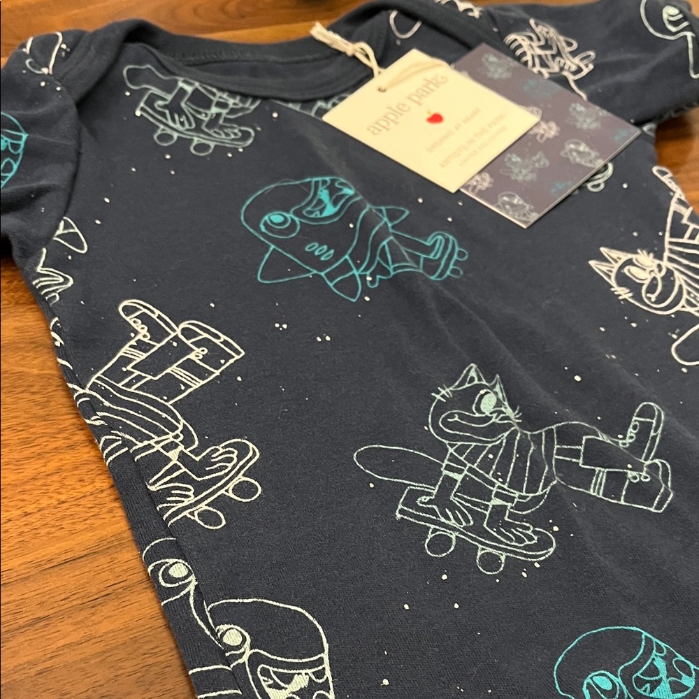 NWT Apple Park 100% Organic Cotton Skater Cats Essential Onesie | 6-9 months